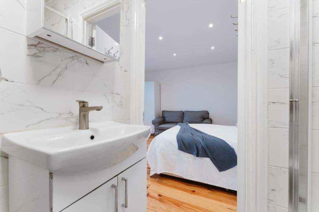 Your Lovely Studio Flat- West3 London Ngoại thất bức ảnh